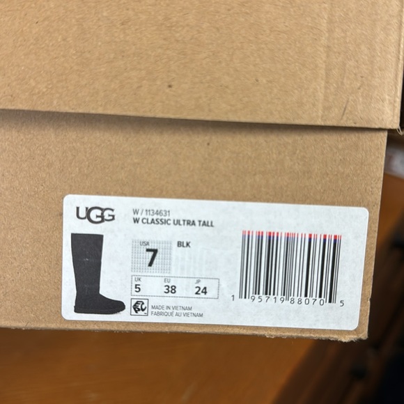 New in box Ugg Classic Ultra Tall boots - Picture 4 of 5